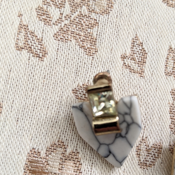 ⚡FREE W BUNDLE⚡ Earrings - Sparkly Studs - Picture 3 of 6